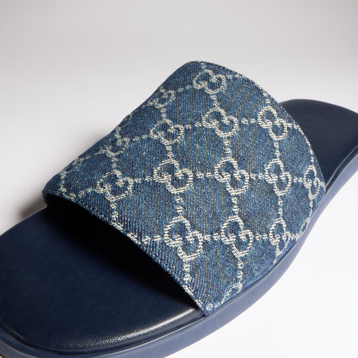 GUCCI Men's slide sandal